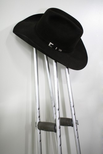 2009 Derby winning Trainer Chip Woolley donates hat and crutches to renovated Derby Museum